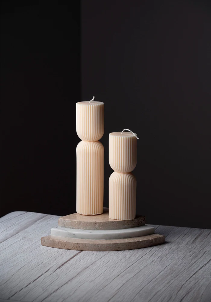 Bougie Pillier Resserrée Et Striée Vanille Grand Modèle – Image 4