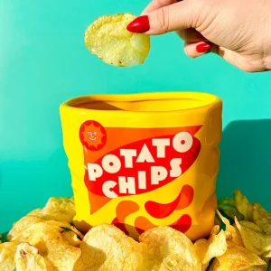 Vase en céramique, chips de pommes de terre