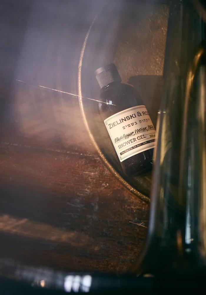 Gel Douche Poivre Noir, Vétivier, Néroli, Ambre 300ml – Image 3