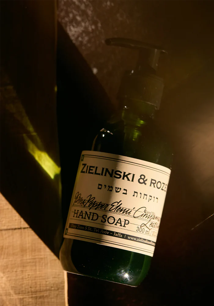 Savon Pour Les Mains Poivre Rose, Élémi Cannelle, Cuir 300ml – Image 4