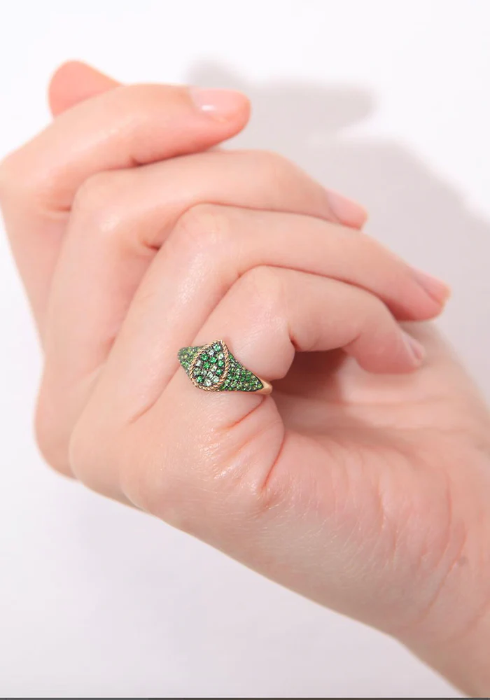 Baby Chevaliere Poire Tsavorites Vertes – Image 3