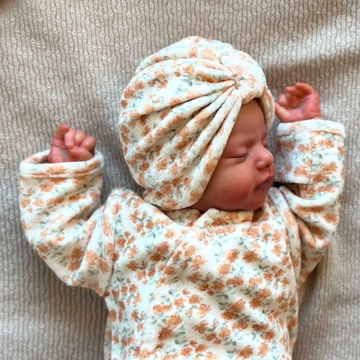 Pyjama bébé velours - Californian poppy – Image 4