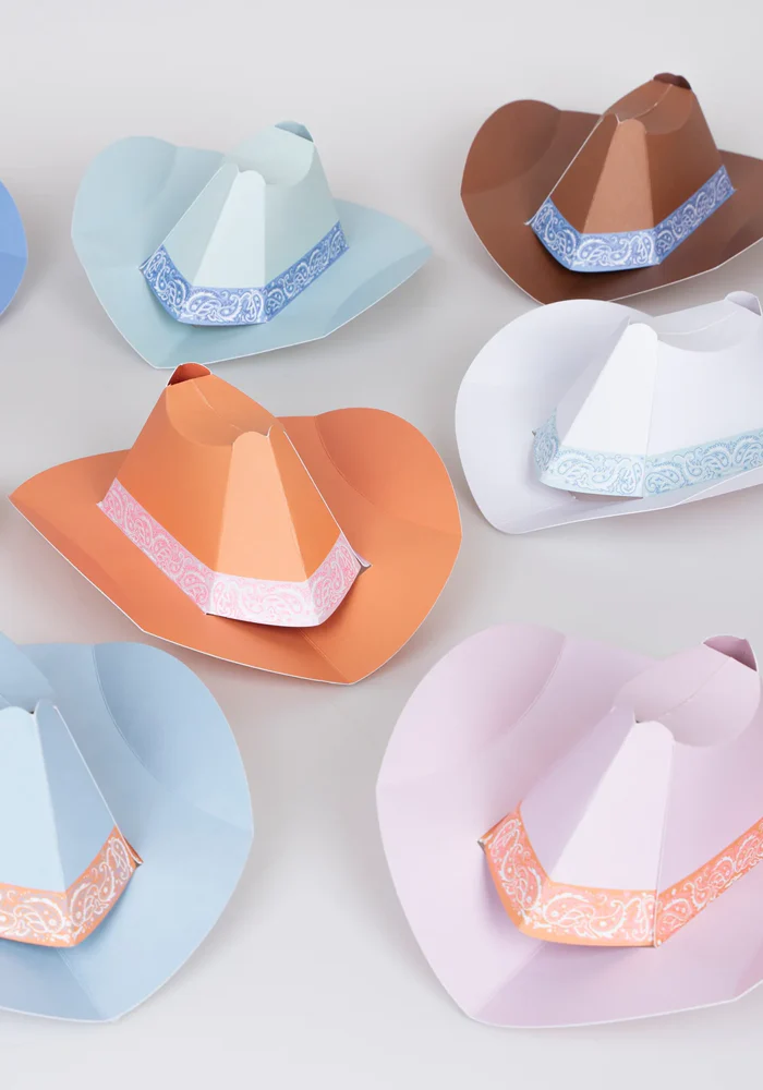 Lot De 8 Chapeaux De Cowboys En Carton – Image 2