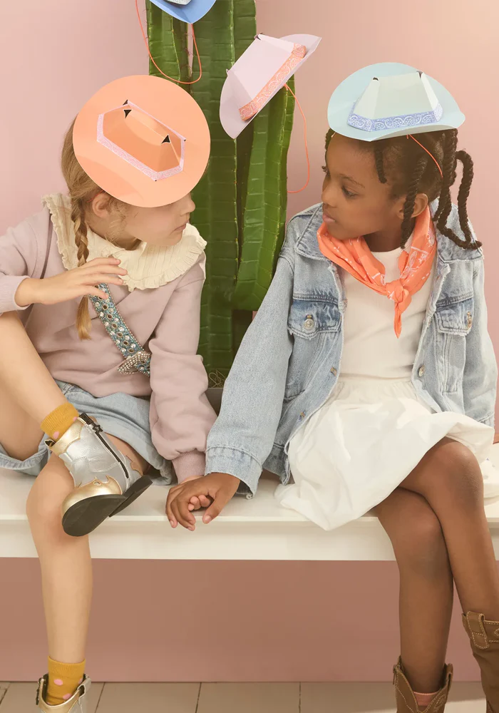 Lot De 8 Chapeaux De Cowboys En Carton – Image 3